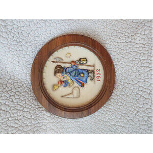 MJ Hummel 1972 2nd Annual Plate hand paint child ceramic plate and wooden frame